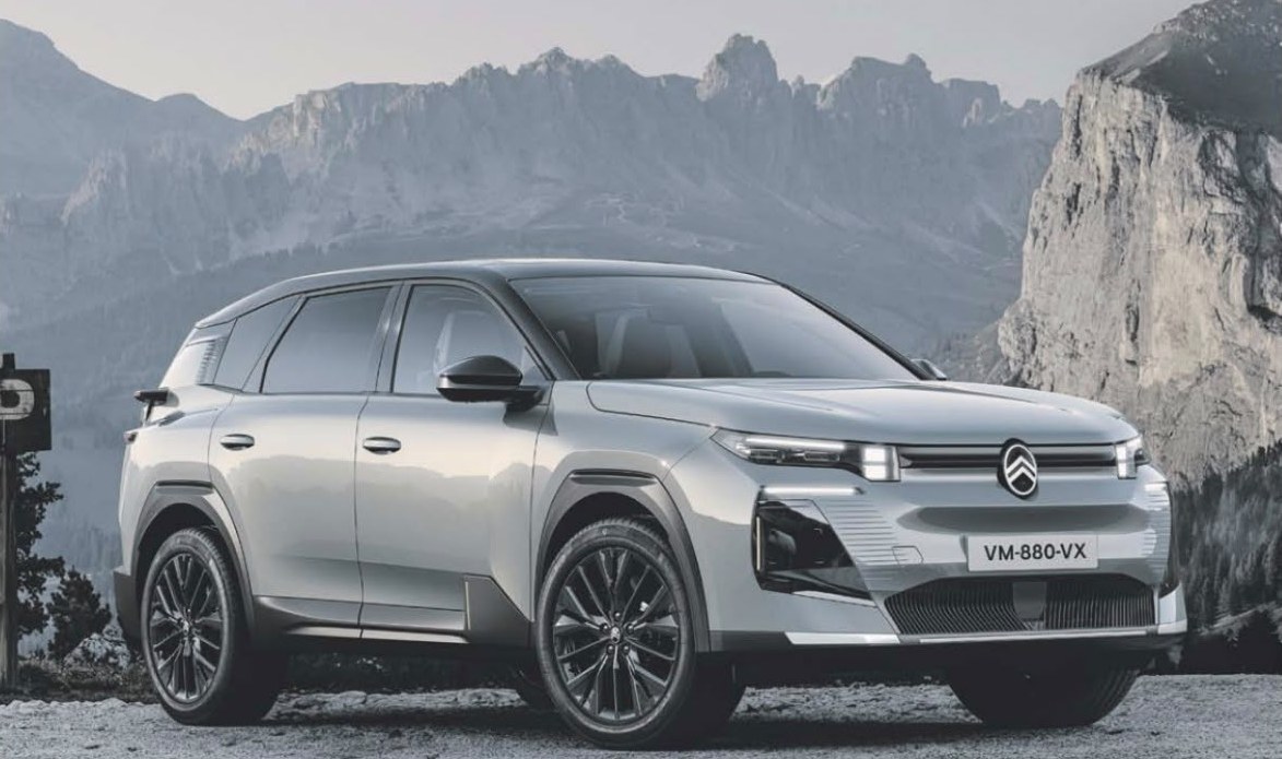 Citroën ë-C5 Aircross in Grau vor einer Bergkulisse